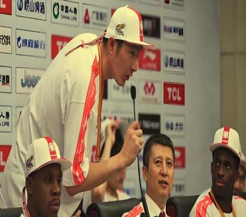 伊萨克赛场,遭遇恶意绊,利物浦球迷,凯发娱乐,凯发娱乐下载,凯发娱乐官网,凯发娱乐入口,凯发娱乐登录,凯发娱乐链接