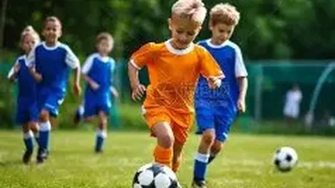 欧阳娜娜内衣广告照曝光，身形轻盈锁骨突出，下巴V型明显