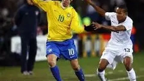 “大连英博力邀马莱莱留阵？神秘示好引发热议，球迷却对其实力存疑！”